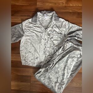 Stars Above woman’s Pajama Set in Shimmering Silver size XS short sleeves